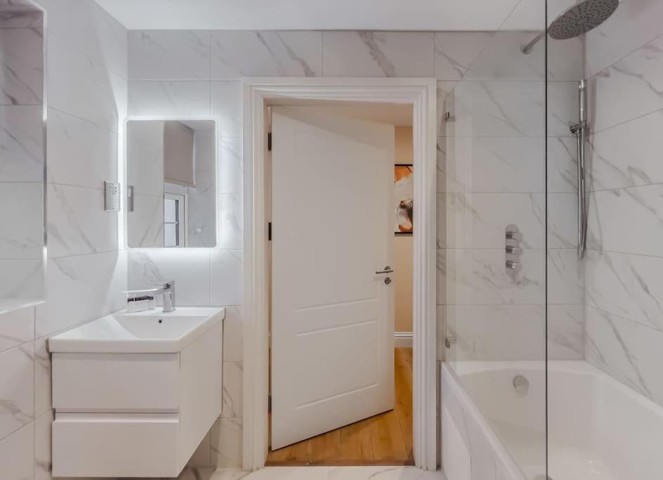 1Br Gem, Private Parking Lägenhet Windsor Exteriör bild